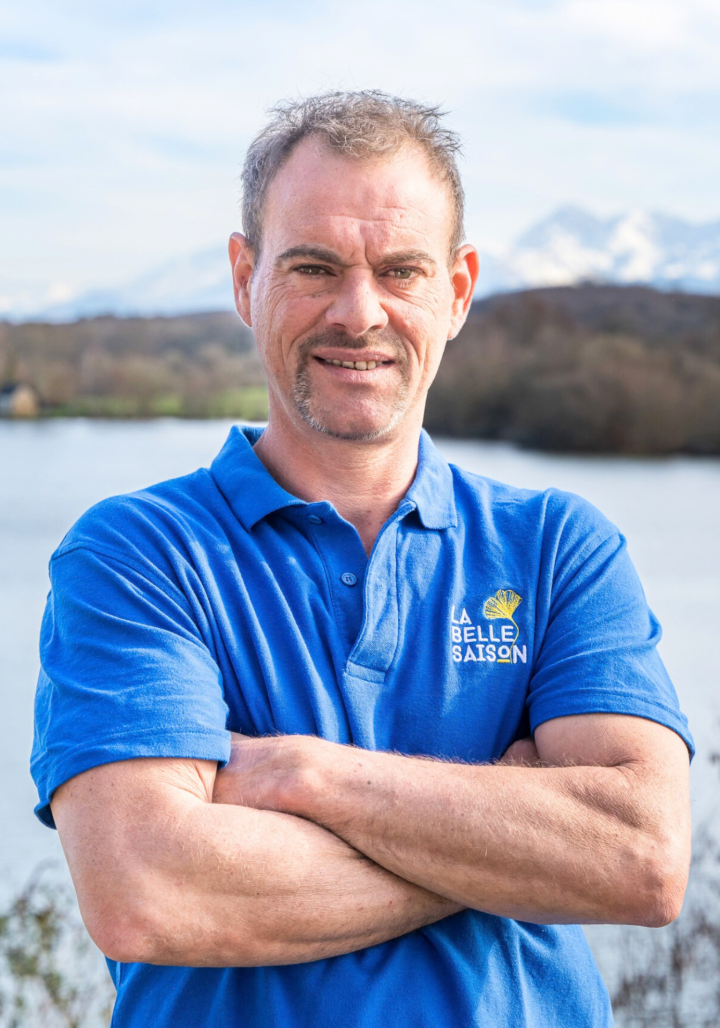 Ouvrier paysagiste spécialisé en création, Jacques façonne vos aménagements avec exigence et sens du détail.