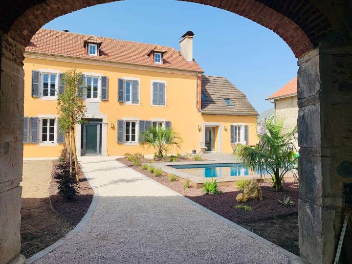 Allée en nidagravel & bordures pavés